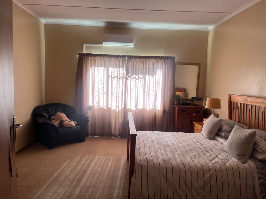 4 Bedroom Property for Sale in Kanoneiland Northern Cape